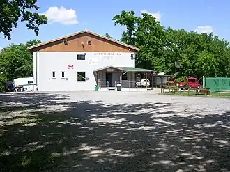 Lukostřelecká hala na vrcholu Tyršova vrchu