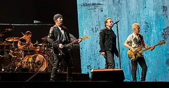U2 v srpnu 2017, zleva: Larry Mullen Jr.; The Edge; Bono; Adam Clayton