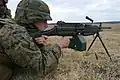 Mariňák s lehkým kulometem M249 SAW