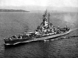 Massachusetts na pobřeží Point Wilson, Washington, c. červenec 1944