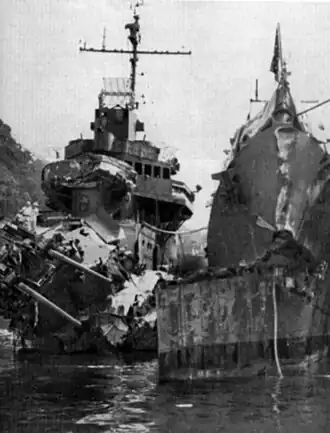 Torpédoborce USS Selfridge (vlevo) a USS O'Bannon v Noumea na Espiritu Santo po bitvě
