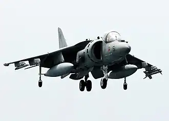 AV-8B Harrier s tandemovým podvozkem