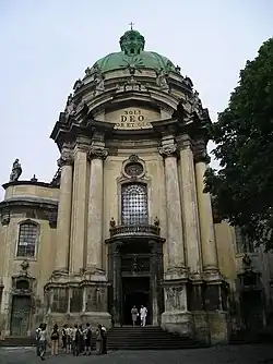 Průčelí kostela