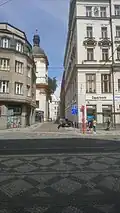 Pohled do ulice M. Rettigové s tramvajovou zastávkou Lazarská