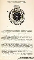 Reklama Bausch & Lomb z roku 1898 ukazuje závěrku s nastavením B; vysvětlivky zobrazují „bulb exposure“ v uvozovkách a detailně jej vysvětlují, protože termín byl ještě nový