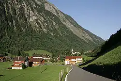 Unterschächen, pohled ze silnice Klausenpassstrasse
