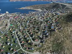 Letecký pohled na Upernavik 11. července 2007
