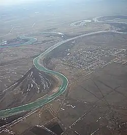 Řeka mezi Atyrau a Oralem