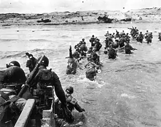 Američtí vojáci přistávají na Utah Beach