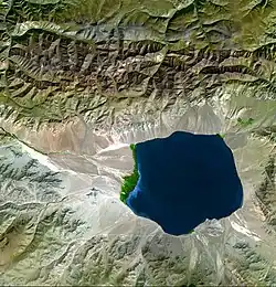 satelitní snímek jezera a jeho povodí