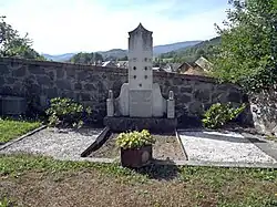 Vápenná_A._Památník_obětem_frývaldovské_stávky,_celek.jpg