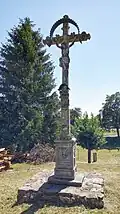 Výškov kříž na návsi, přední strana.jpg