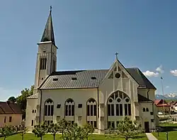 Pohled na kostel z jihu