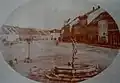 Historická fotografie východní kašny na Karlově náměstí v Třebíči