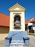 Výklenková kaplička na návsi