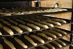 Nakynutí rohlíků před pečením 7/12