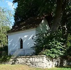 kaple na návsi