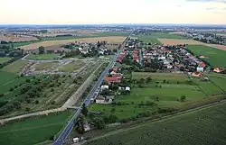 Severní pohled na Všechlapy, v pozadí Nymburk