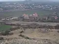 Pohled na Všechlapy z Kamýku, v pozadí Libčeves