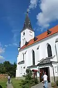 Vchod a věž kostela