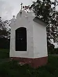 Vadkov - výklenková kaplička Panny Marie (1).JPG