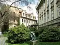 Malý Fürstenberský palác, vpravo Kolovratský palác