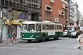 Trolejbus v ulicích starého Valparaísa