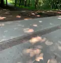Cyklostezka poškozená vandaly