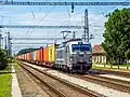 Kontejnerový vlak v Maďarsku vedený strojem 383.405 společnosti Metrans