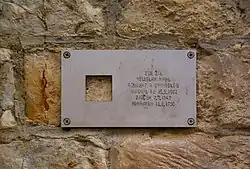 Pamětní deska Veleslava Wahla s textem: Zde žil / Veleslav Wahl / student a ornitolog / narodil se 15. 5. 1922 / zatčen 7. 9. 1949 / popraven 16. 6. 1950