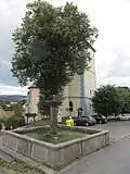 Velhartice - kašna na náměstí.JPG