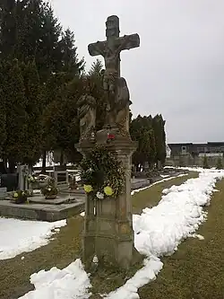 Sousoší ukřižování na hřbitově