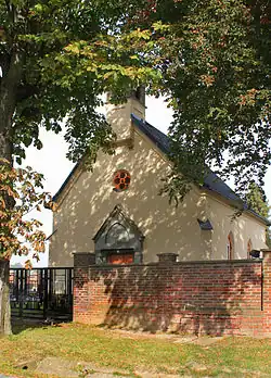 Kaple na hřbitově ve Velké Skrovnici
