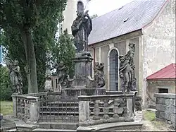 Velky Senov, kostel sv. Bartolomeje - sousosi sv. Jan Nepomucky.jpg