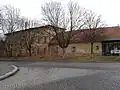Hlavní obytná budova - pohled z ulice