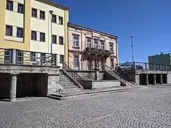 Verneřice (Wernstadt) - terasa se dvěma schodišti na náměstí (2).jpg