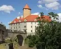 Palác s břitovou věží a železobetonový most