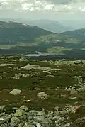 Pohled na východ z vrcholu Jøronnatten (2019)