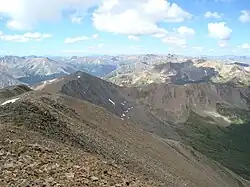 Pohled z vrcholu hory na západ