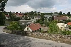 Pohled směrem k obecnímu rybníku