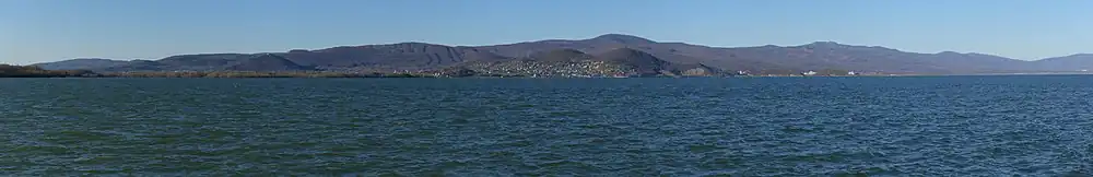 Panorama Vihorlatských vrchů od Zemplínskej šíravy