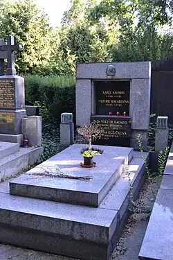 Hrob na Vinohradském hřbitově v Praze