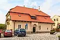 Celkový pohled na Rýdlovu vilu od ulice Novoměstská se vstupem