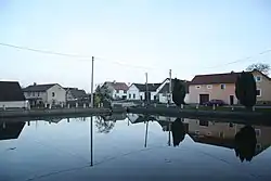 vodní nádrž na návsi