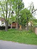 Zvonička a křížek
