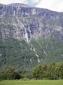 Vodopád Vinnufossen (nebo Vinnufallet) v Norsku