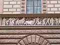 Schnirchův dům, Vinohrady, Mikovcova 5. Detail sgrafita (ŠJů)
