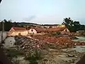 Trosky v areálu v srpnu 2019 (pohled od lesa)