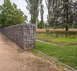 Zeď v Parku biodiverzity, Vitoria-Gasteiz, Baskicko