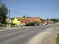 Motorest na návsi